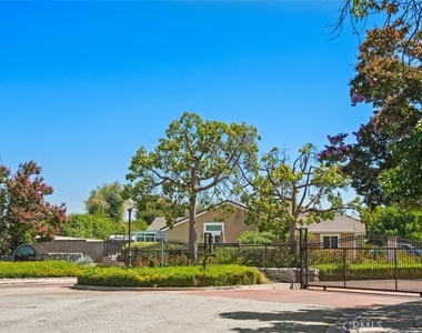 857 Arbor Circle - Photo Thumbnail 2