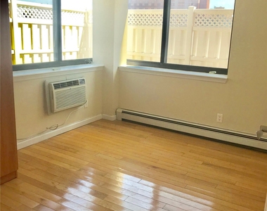 36-36 Prince Street - Photo Thumbnail 3