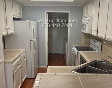 9860 Apple Tree Dr Unit D - Photo Thumbnail 4