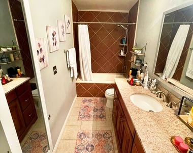 4528 Colbath Ave - Photo Thumbnail 9