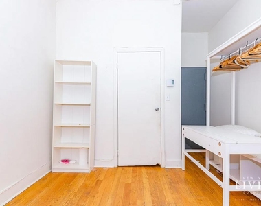 369 Menahan Street - Photo Thumbnail 6