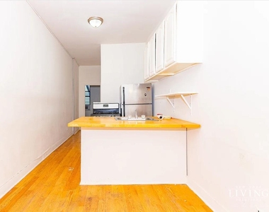 369 Menahan Street - Photo Thumbnail 1