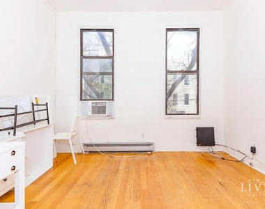 369 Menahan Street - Photo Thumbnail 2