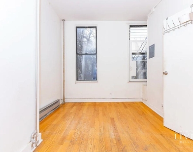 369 Menahan Street - Photo Thumbnail 3