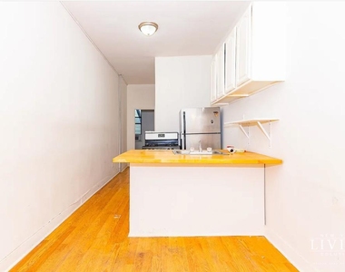 369 Menahan Street - Photo Thumbnail 7