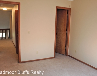 8253 Wilmington Drive - Photo Thumbnail 15