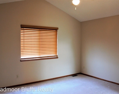 8253 Wilmington Drive - Photo Thumbnail 19