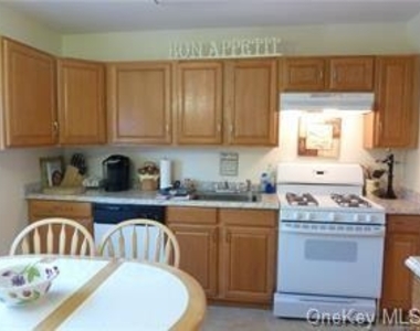 143 Parkside Drive - Photo Thumbnail 3