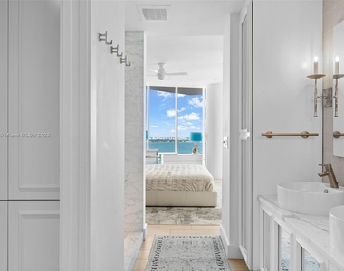 2020 N Bayshore Dr - Photo Thumbnail 9