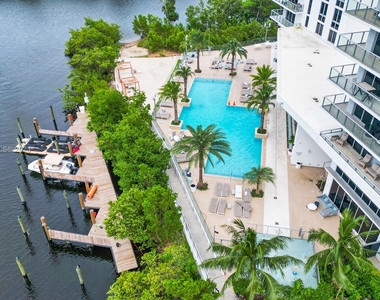 16385 Biscayne Blvd - Photo Thumbnail 34