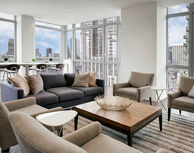 5th Avenue - Photo Thumbnail 5