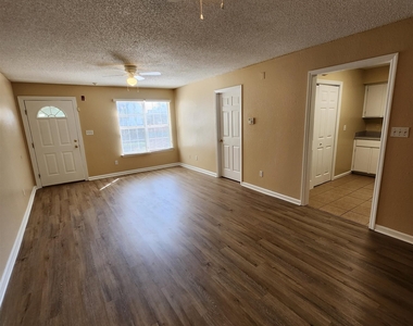 1100 Greentree Court - Photo Thumbnail 2