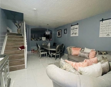 1831 Sw 101st Way - Photo Thumbnail 6