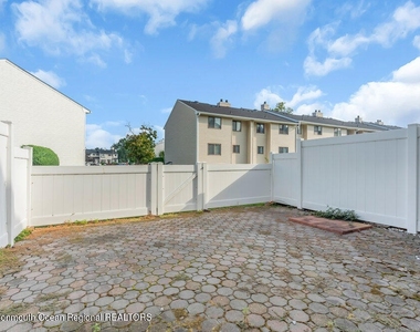 423 Middlewood Road - Photo Thumbnail 24