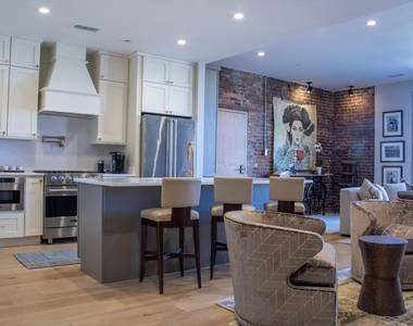 216 W 8th St - Photo Thumbnail 1