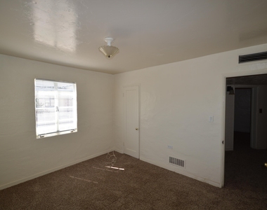 2219 N Hampton Street - Photo Thumbnail 15