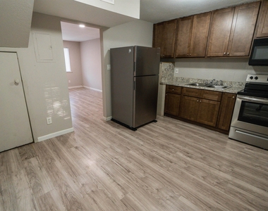 1305 Clay Street - Photo Thumbnail 8