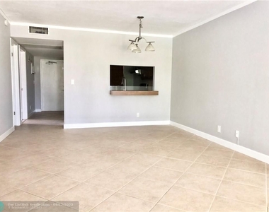 9230 Lagoon Pl - Photo Thumbnail 12