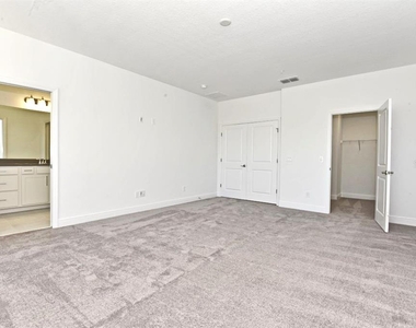 14235 Kellogg Avenue - Photo Thumbnail 16