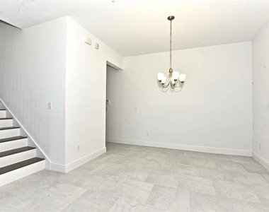 14235 Kellogg Avenue - Photo Thumbnail 5