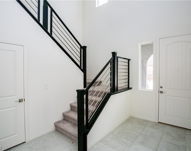 5596 Hill Spire Street - Photo Thumbnail 12