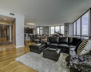 600 N Lake Shore Drive - Photo Thumbnail 11