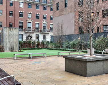 70th Street and 2nd Avenue - Photo Thumbnail 10