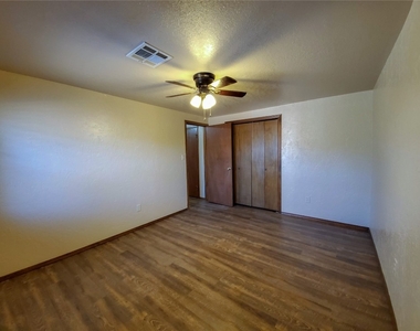 1812 Chandler Drive - Photo Thumbnail 30