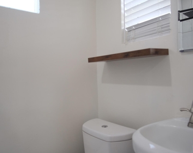 327 N Martin Avenue - Photo Thumbnail 5