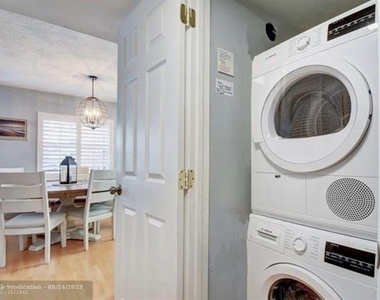 2424 Ne 9th St - Photo Thumbnail 10