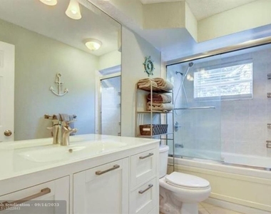 2424 Ne 9th St - Photo Thumbnail 16