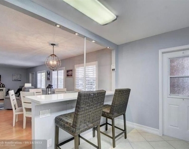 2424 Ne 9th St - Photo Thumbnail 5