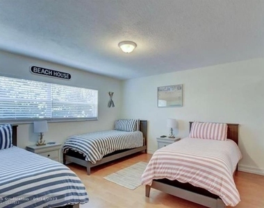 2424 Ne 9th St - Photo Thumbnail 15