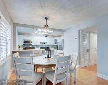 2424 Ne 9th St - Photo Thumbnail 4