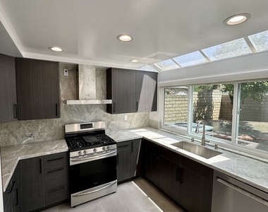 12222 Crystal Hills Way - Photo Thumbnail 21