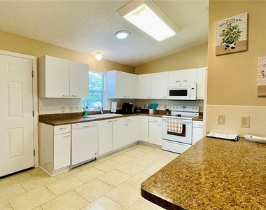 1416 Lindsey Lane - Photo Thumbnail 6