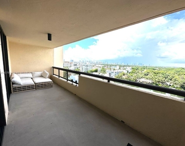 2555 Collins Ave - Photo Thumbnail 1