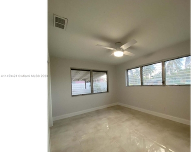 3121 Sw 16th Ct - Photo Thumbnail 23