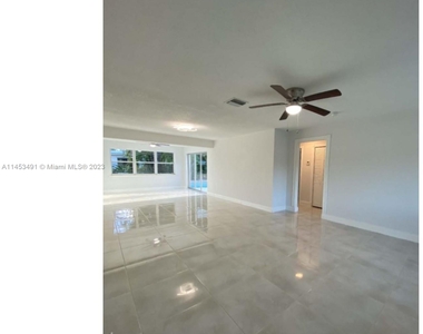 3121 Sw 16th Ct - Photo Thumbnail 8