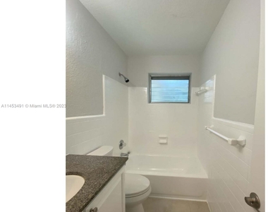 3121 Sw 16th Ct - Photo Thumbnail 24