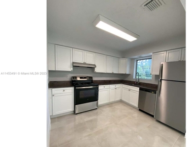 3121 Sw 16th Ct - Photo Thumbnail 11