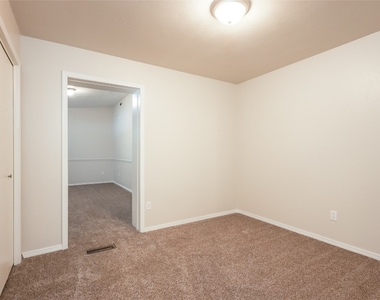 3104 Greenwood Court - Photo Thumbnail 9