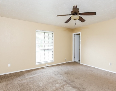 1728 Crest Circle - Photo Thumbnail 9