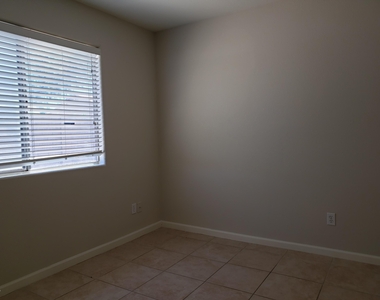 3235 W Runion Drive - Photo Thumbnail 16