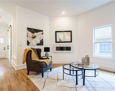 955 Smith Street Sw - Photo Thumbnail 7