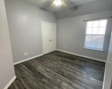 9519 Vista Circle - Photo Thumbnail 19