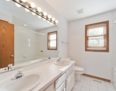 4734 N Hermitage Avenue - Photo Thumbnail 10