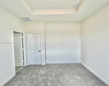 11918 Sw 247 Terrace - Photo Thumbnail 17