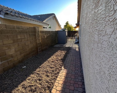 1227 N Velero Street - Photo Thumbnail 20