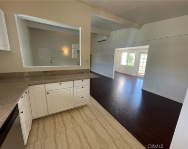 7920 Aura Avenue - Photo Thumbnail 21